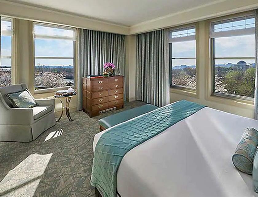 Marina View Suite with Two Kings