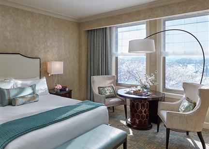 A deluxe waterview room